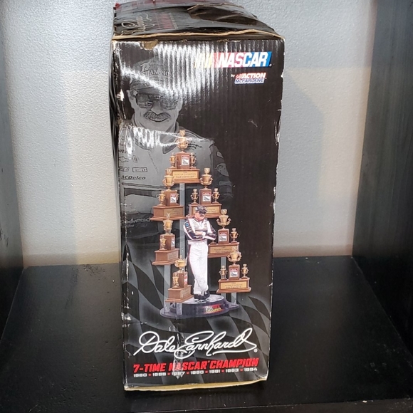 Dale Earnhardt Deluxe Boxed Set - Picture 4 of 7